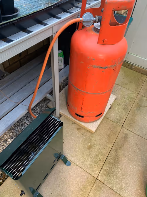 01. Propane heater with temperature probe and 19kg canister