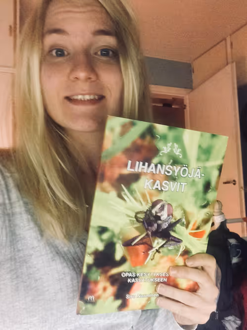 01. Siru and her book. Lihansyojakasvit is carnivorous plants in Finnish