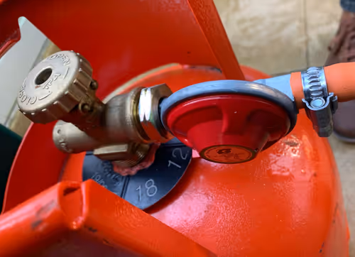 02. Calor screw-on 37mbar propane regulator