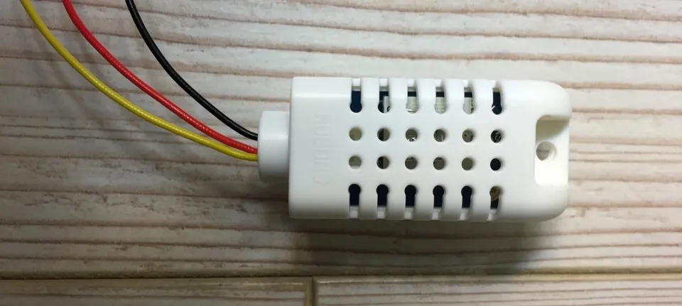 AM2302 temperature and humidity sensor